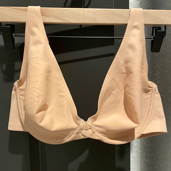 SOLD Soma Essentials Unlined Plunge - Picture 4 of 8